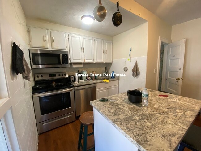 Building Photo - 33 Stearns Ave Unit B