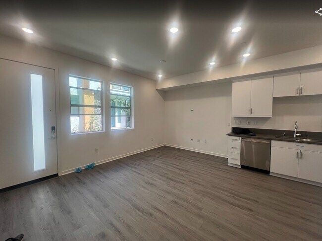 Gran salón (vacío) - 222 Scratch Rd