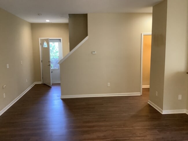 Photo - 111 Pin Oak Ct