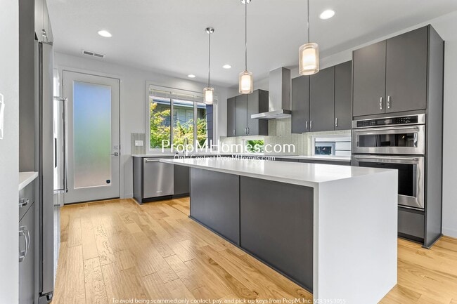 Modern Four Bedroom Home in the Heart of NE - Modern Four Bedroom Home in the Heart of NE