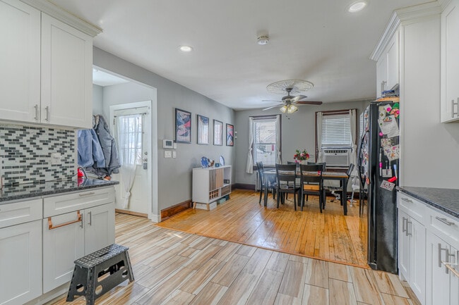 Comedor - 416 E 6th Ave