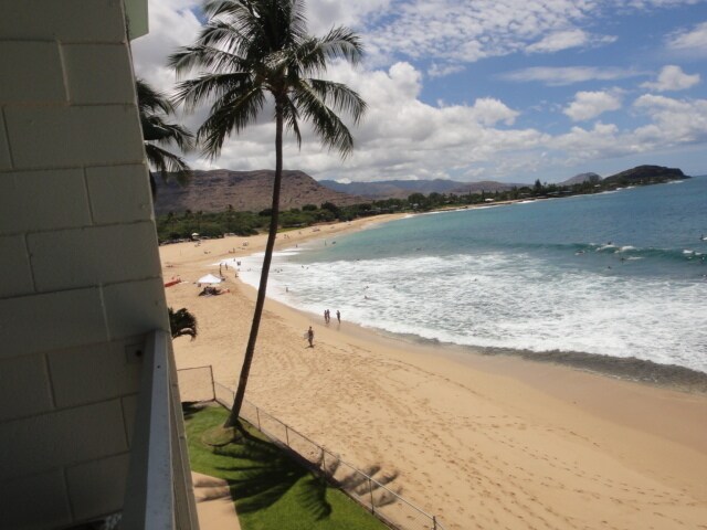 Building Photo - OCEAN FRONT MAKAHA SHORES STUDIO