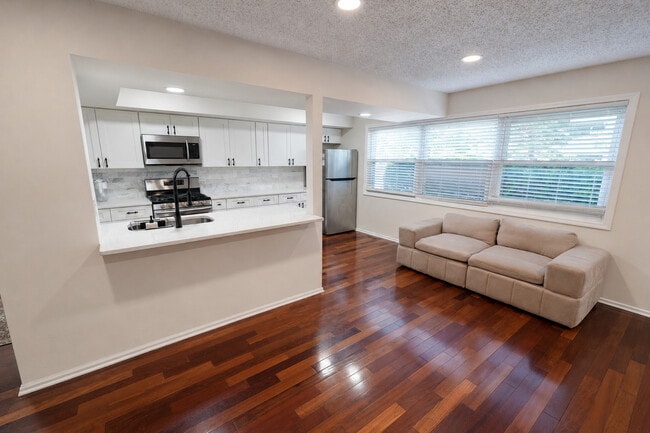 Photo - 1204 W Inverrary Ln Unit -