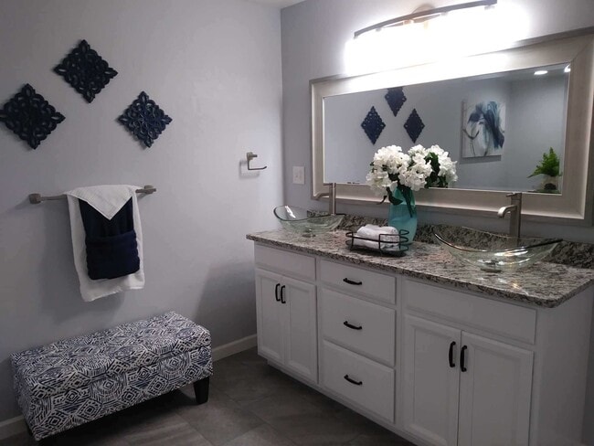 Building Photo - Gorgeous 3 bedroom, 2 bath Rental