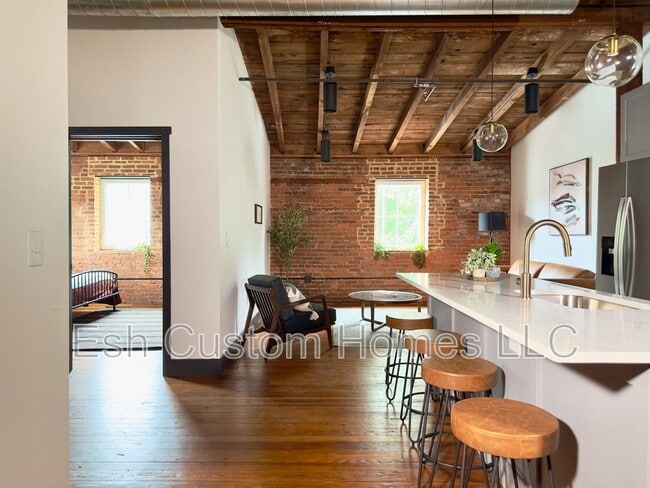 Photo - 437 W Grant St