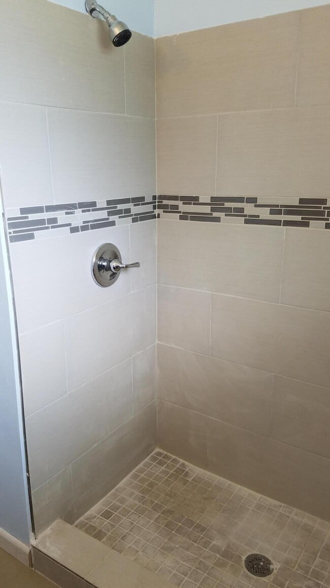 Photo - 703 NW 6th St Unit B