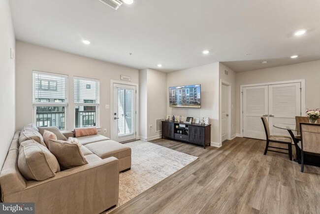 Photo - 12875 Mosaic Pk Wy Unidad 4-J