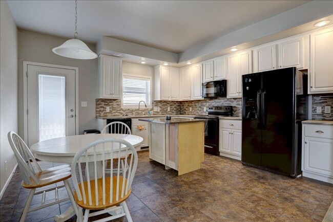 Photo - Beautiful 3-Bedroom Home in the Prairie Gr...