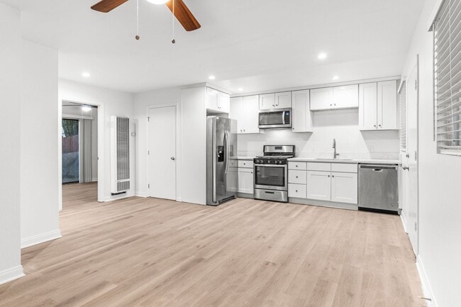3032-3036 E 7th Street