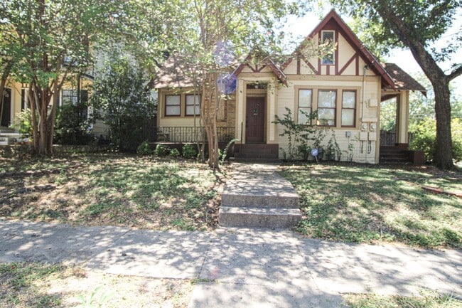 Building Photo - 436 W Rosewood Ave