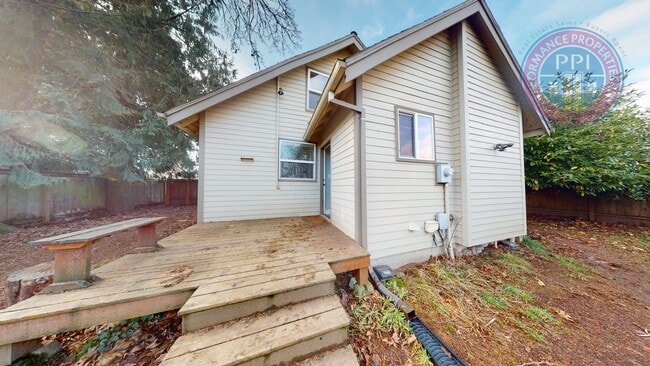 Photo - Adorable Canby Home, Cozy Gas Fireplace, Private Fenced Yard, Cat or Dog Friendly (2 max)
