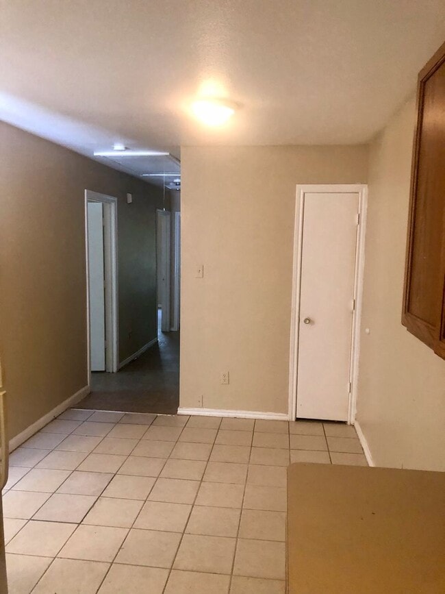 Photo - 3328-3330 Bright St Unidad 3330