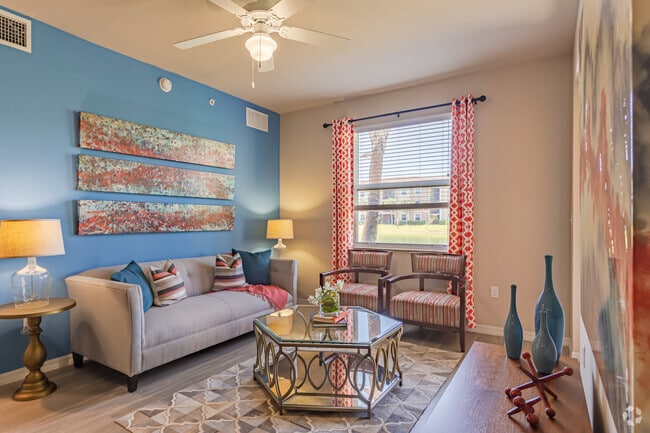 2BD. 2BA - 1031 SF
