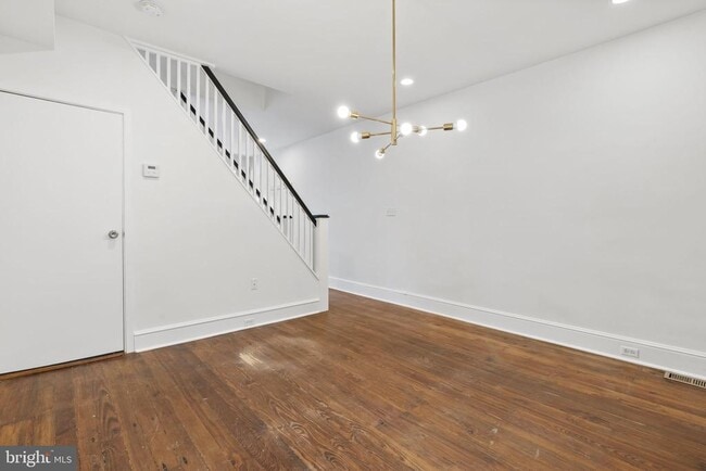 Photo - 465 Ripka St