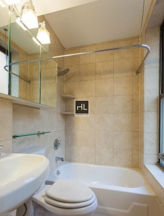 Photo - East 50th Street Unidad 2B