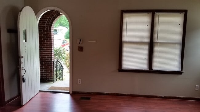 Photo - 1006 McMahan Ave