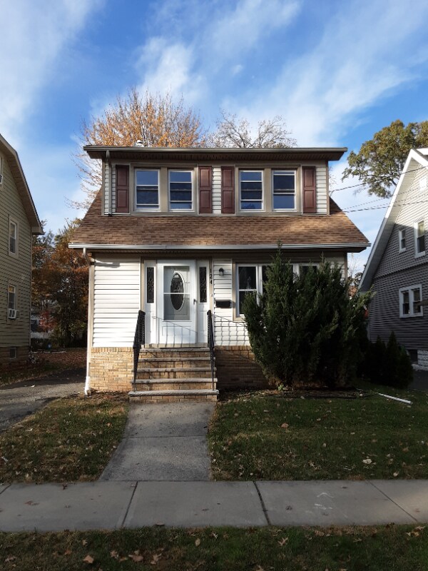 Photo - 124 W 8th Ave House