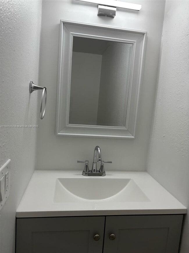 Building Photo - 2185 86th Dr