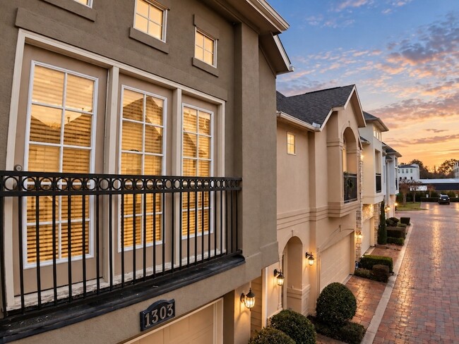 Photo - 1303 Sherwood Point Ln