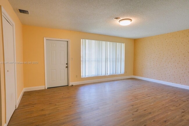 Photo - 135 NW 208th St