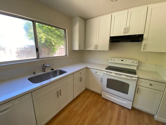 Photo - 3 Bedroom 2 Bathroom Home In Rosemont Open House Friday April 3rd 4-5 PM