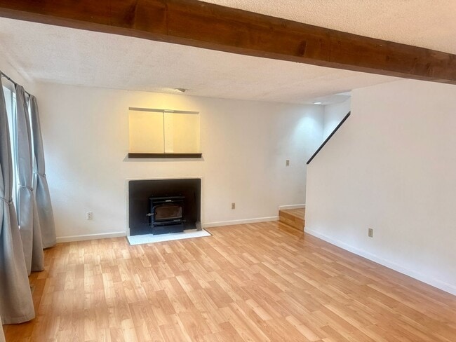 Photo - AK Duplex Unit 20th Ave NE (19659)