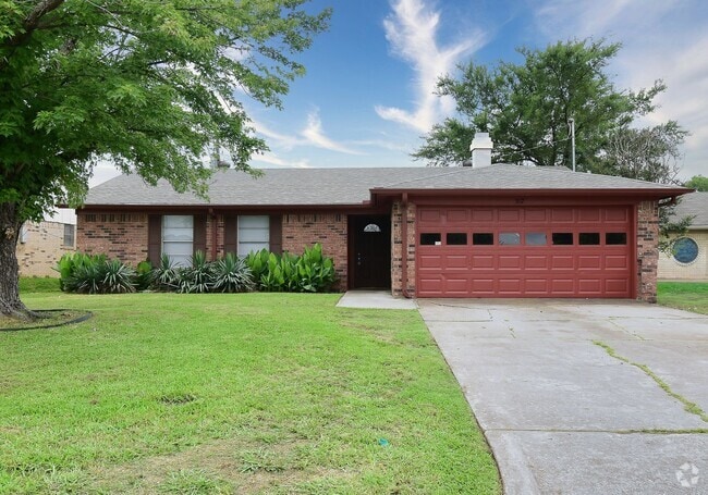Building Photo - 3117 Chaparral- House