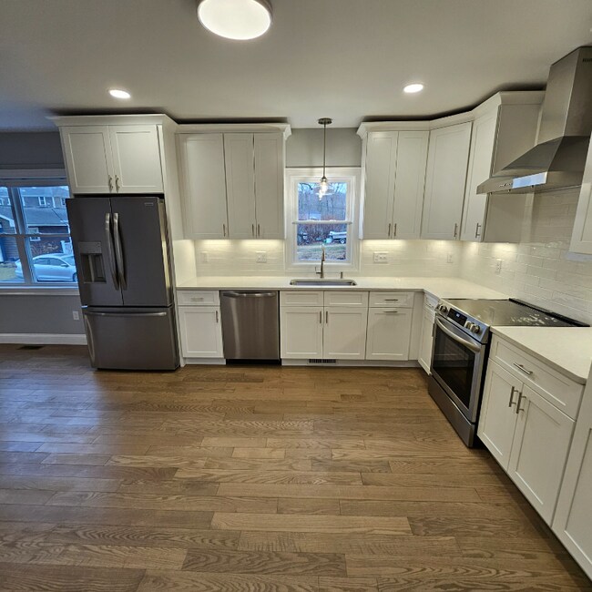 Photo - 7 Coggeshall Ave