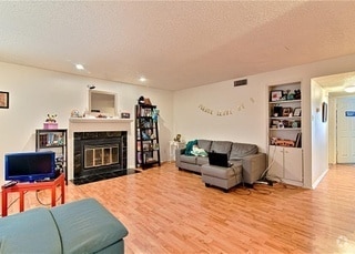 Building Photo - 2401 Leon St Unit 106 Rental