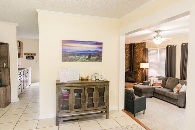 Photo - 39 Southwicke Dr