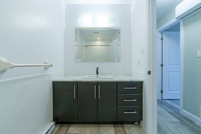 Photo - Townhouses at 889 Chestnut Crescent