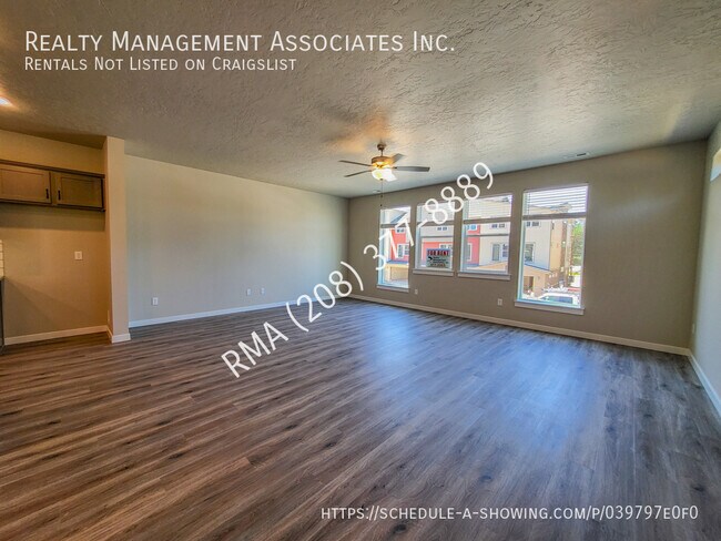 Photo - 3104 N Network Ln