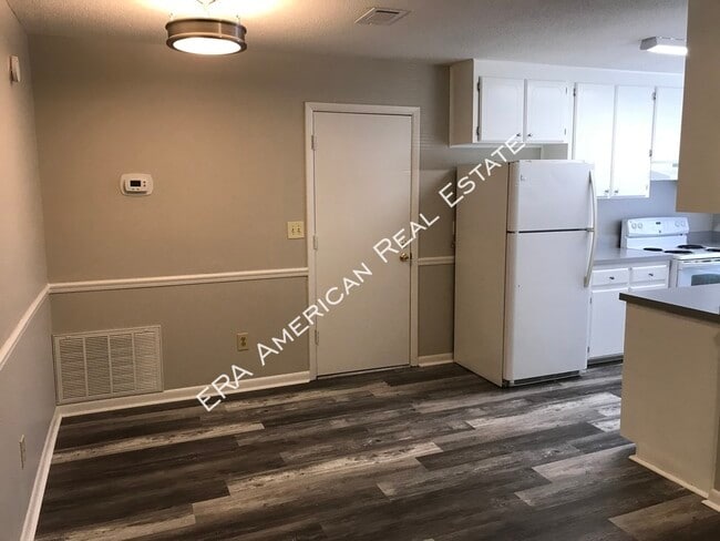 Photo - 571 Woodlow Rd