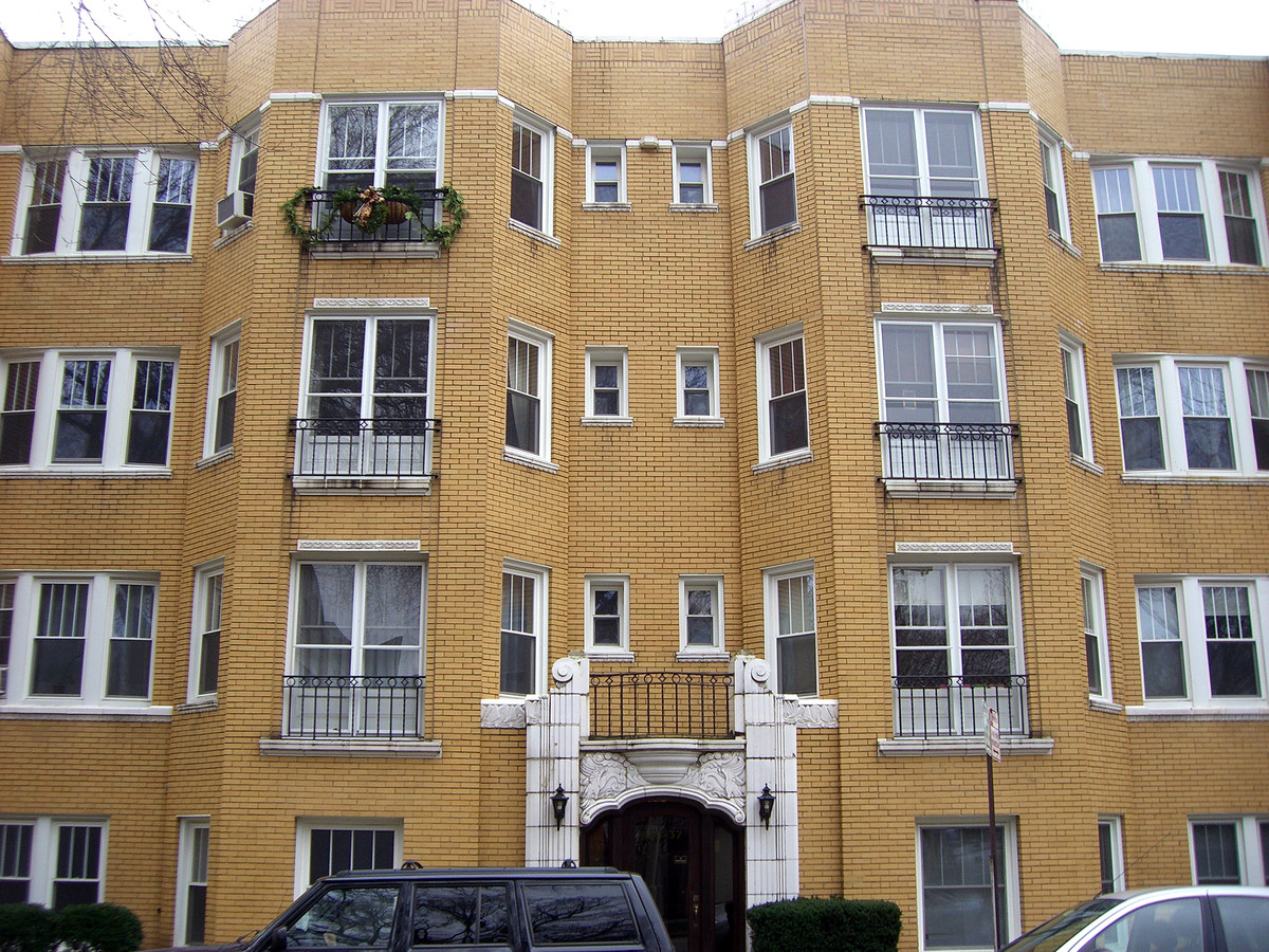 front of building - 837 Erie St Condo