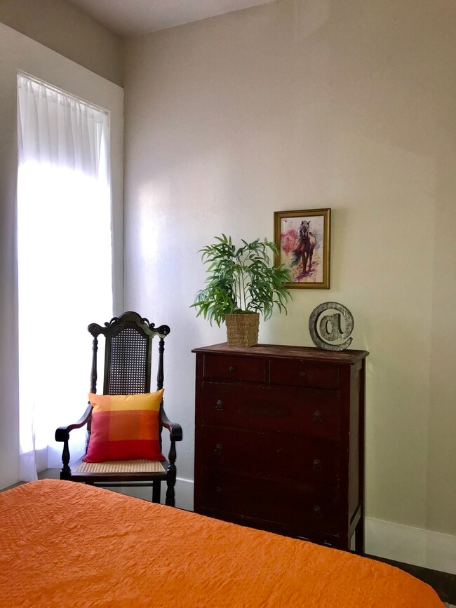 Photo - 104 4th St