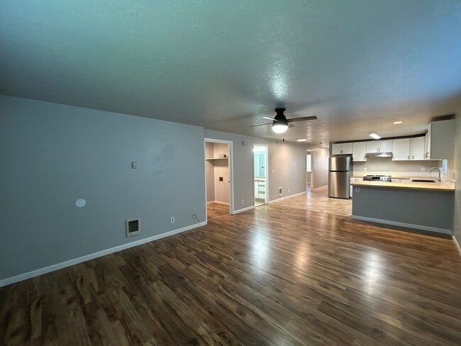 Photo - 2855-2855 SW Umatilla Ave