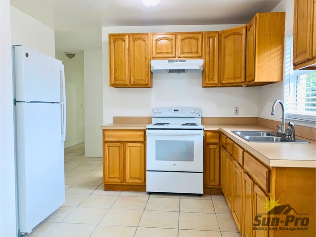 Photo - 1965 Nelson Ave