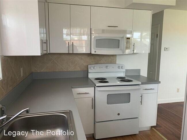 Photo - 2007 Schulte Ave