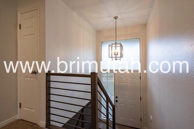 Photo - 1968 Lincoln Ln