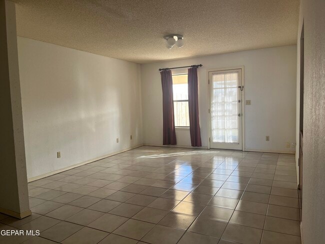 Photo - 4006 Skyline Ave