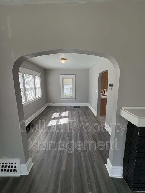 Photo - 3058 W 116th St