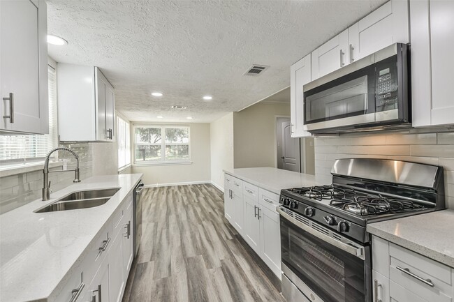 Building Photo - 12614 Dermott Dr