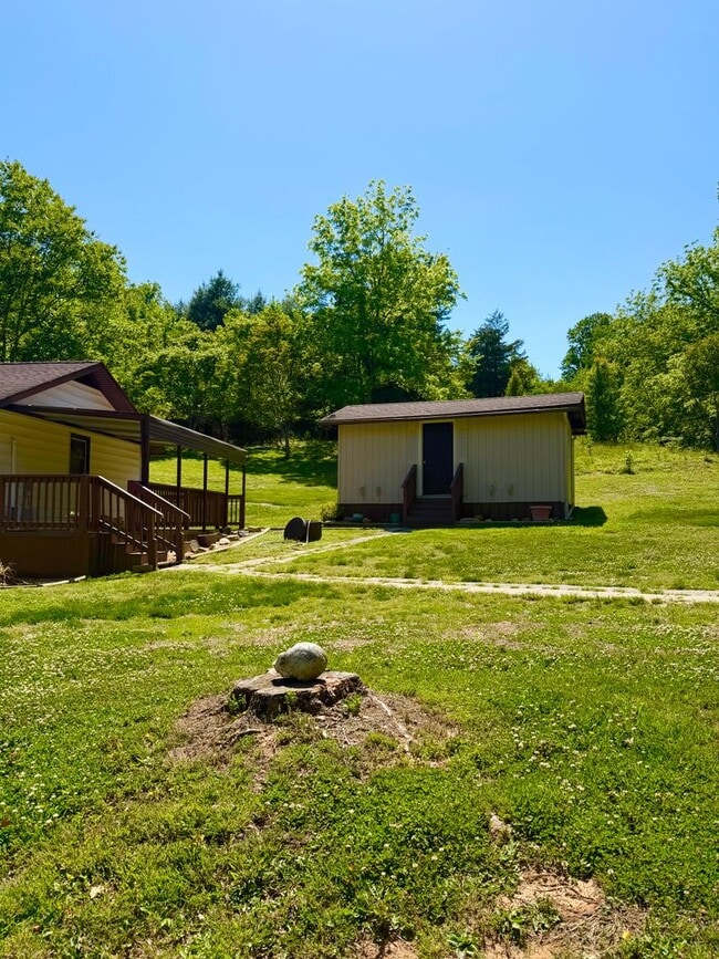 Photo - Adorable 2 bedroom farmhouse 10 minutes to Downtown Asheville