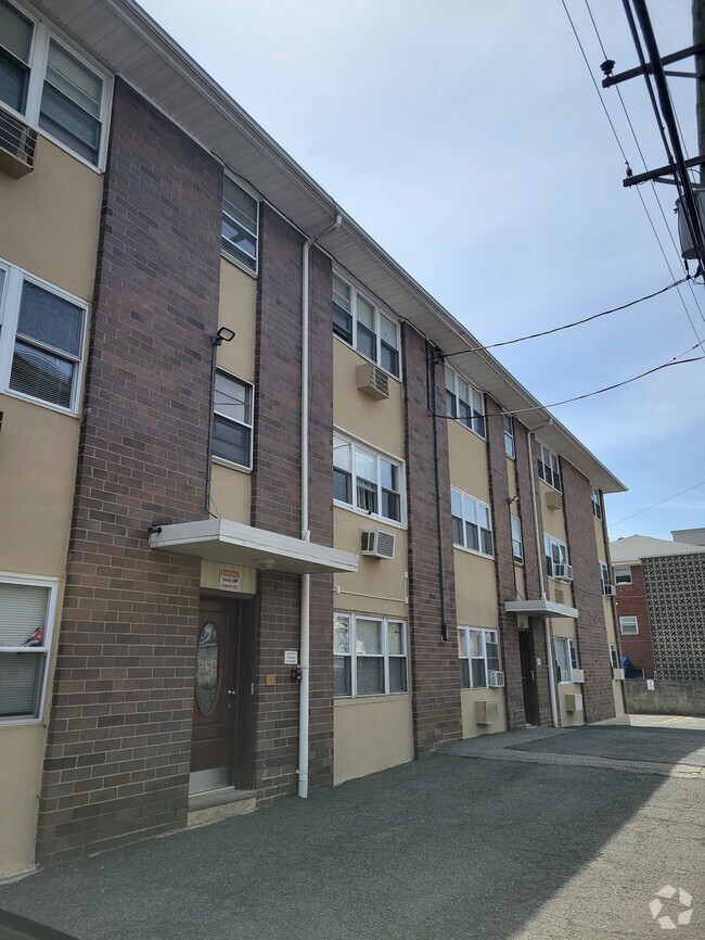 Building Photo - 218 Cliff St Unit 2 Rental