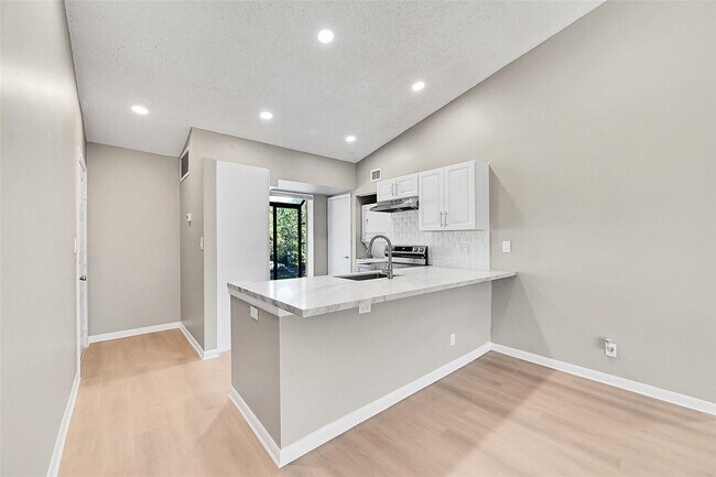 Photo - 719 Gardens Dr Unit 201