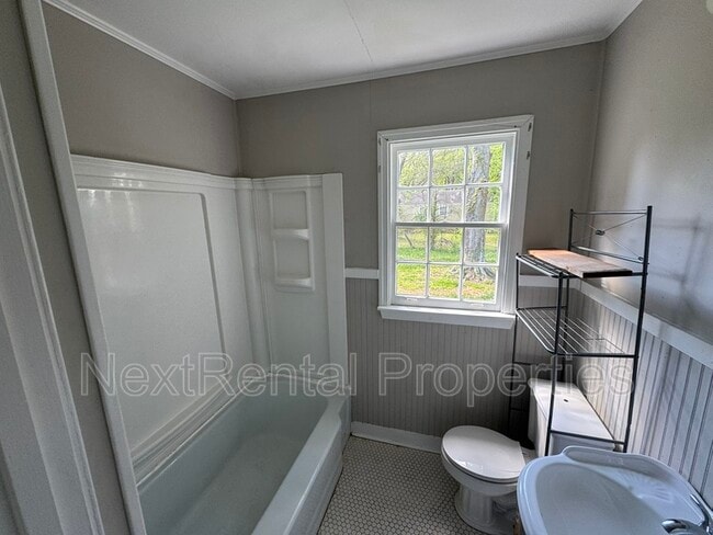 Photo - 535 Robinhood Rd