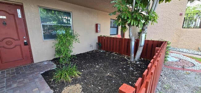 Photo - 7300 Lake Cir Dr Unidad 107