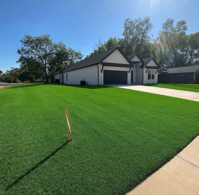 Photo - 201 S Boyd St