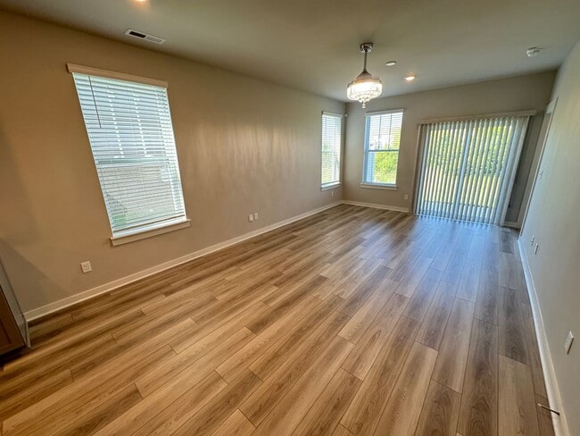 Photo - FOR LEASE- TOWNHOME IN LEBANON!