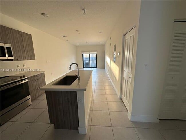 Photo - 8265 NW 41st St Unidad 8265 NW 41st St # C-204